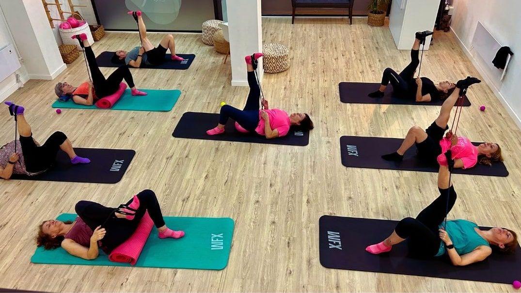 Clases de Pilates para mujeres 40+ en Barcelona – trabajo de estiramiento y cuidado corporal en deAgnès