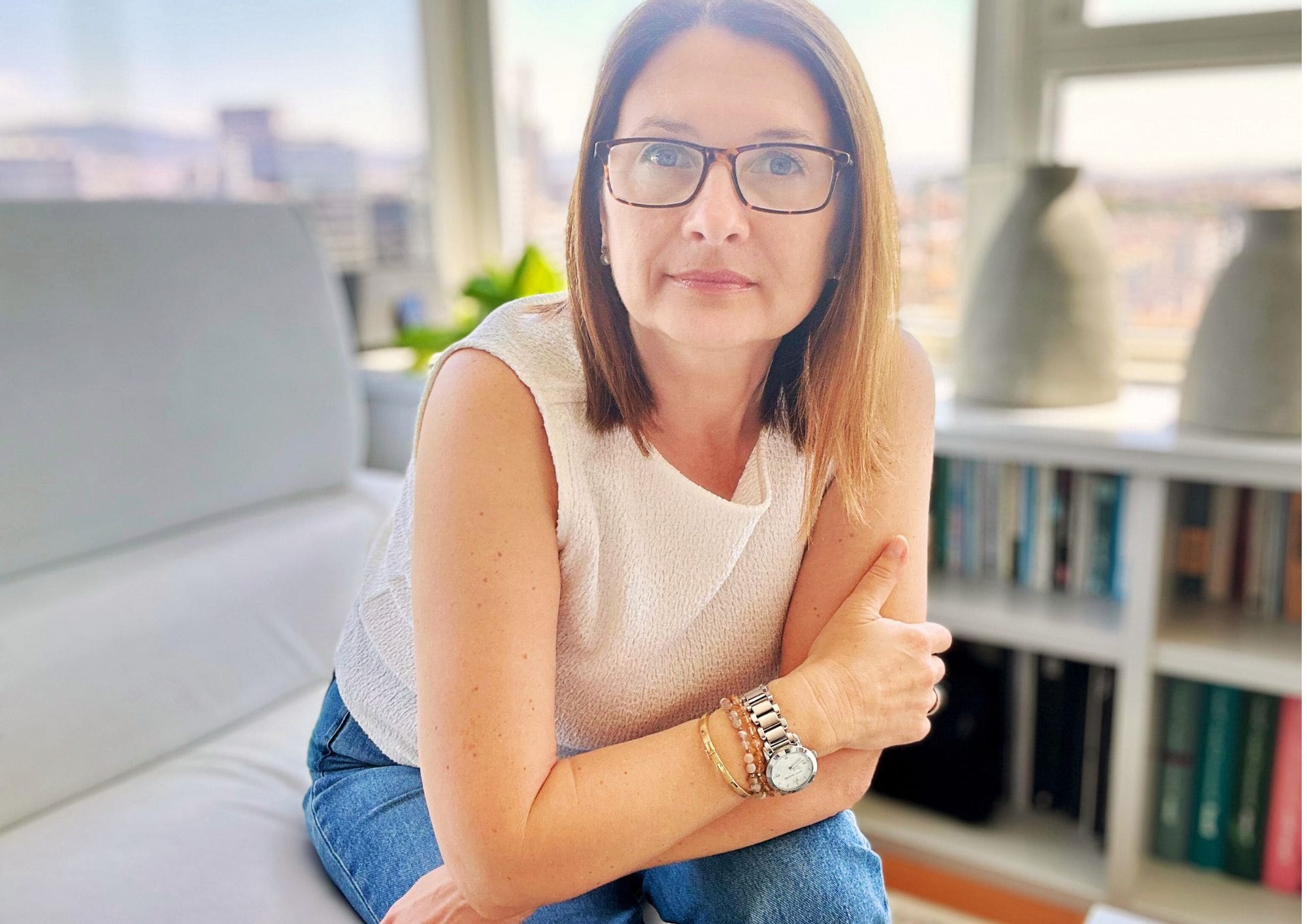Agnès durante una sesión de mentoría emocional online para mujeres, en su espacio de acompañamiento.